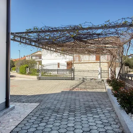 Apartment By The Sea - 19367 *