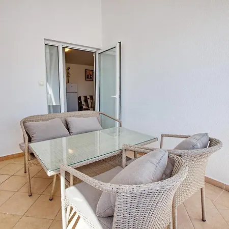 By The Sea - 19367 로고즈니차